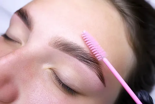 woman getting brow lamination services